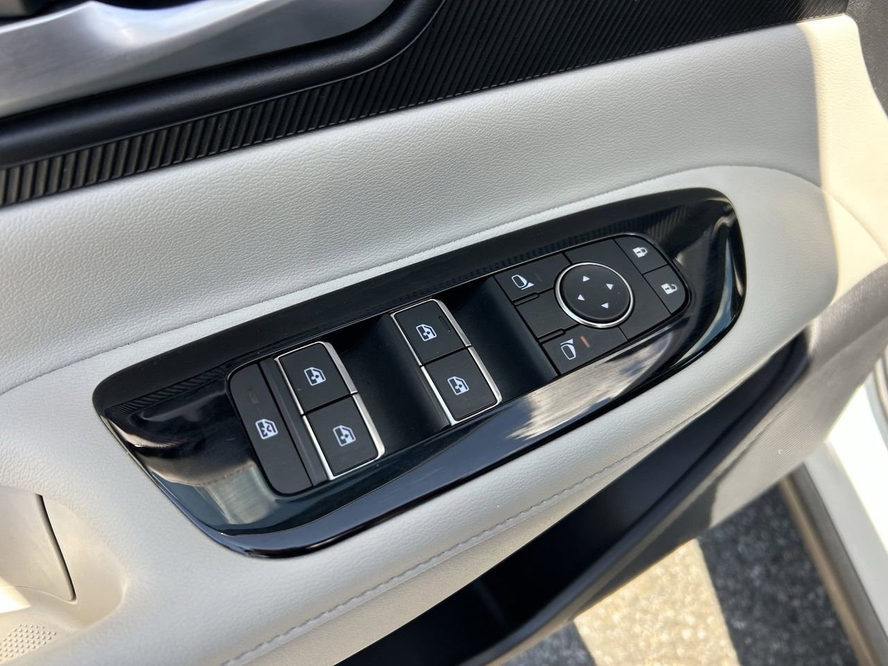 Certified 2025 Nissan Murano SV w/ Cargo Package image 30