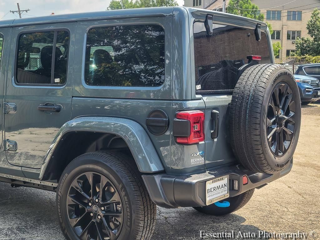 Used 2024 Jeep Wrangler Unlimited Sahara AWD/4WD image 8
