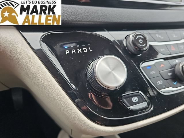 Used 2024 Chrysler Pacifica Touring-L FWD image 16