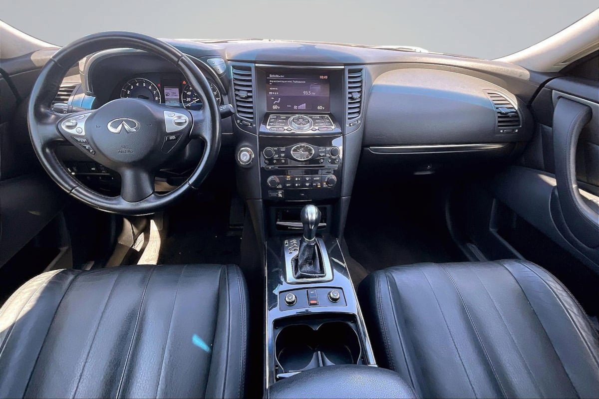 Used 2017 INFINITI QX70 AWD w/ Premium Package image 16