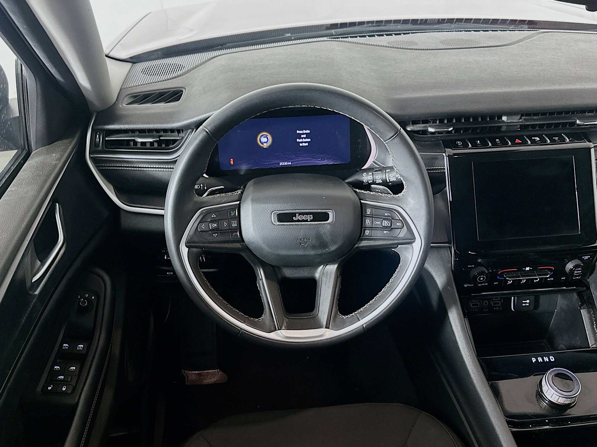 Used 2023 Jeep Grand Cherokee L Laredo image 18