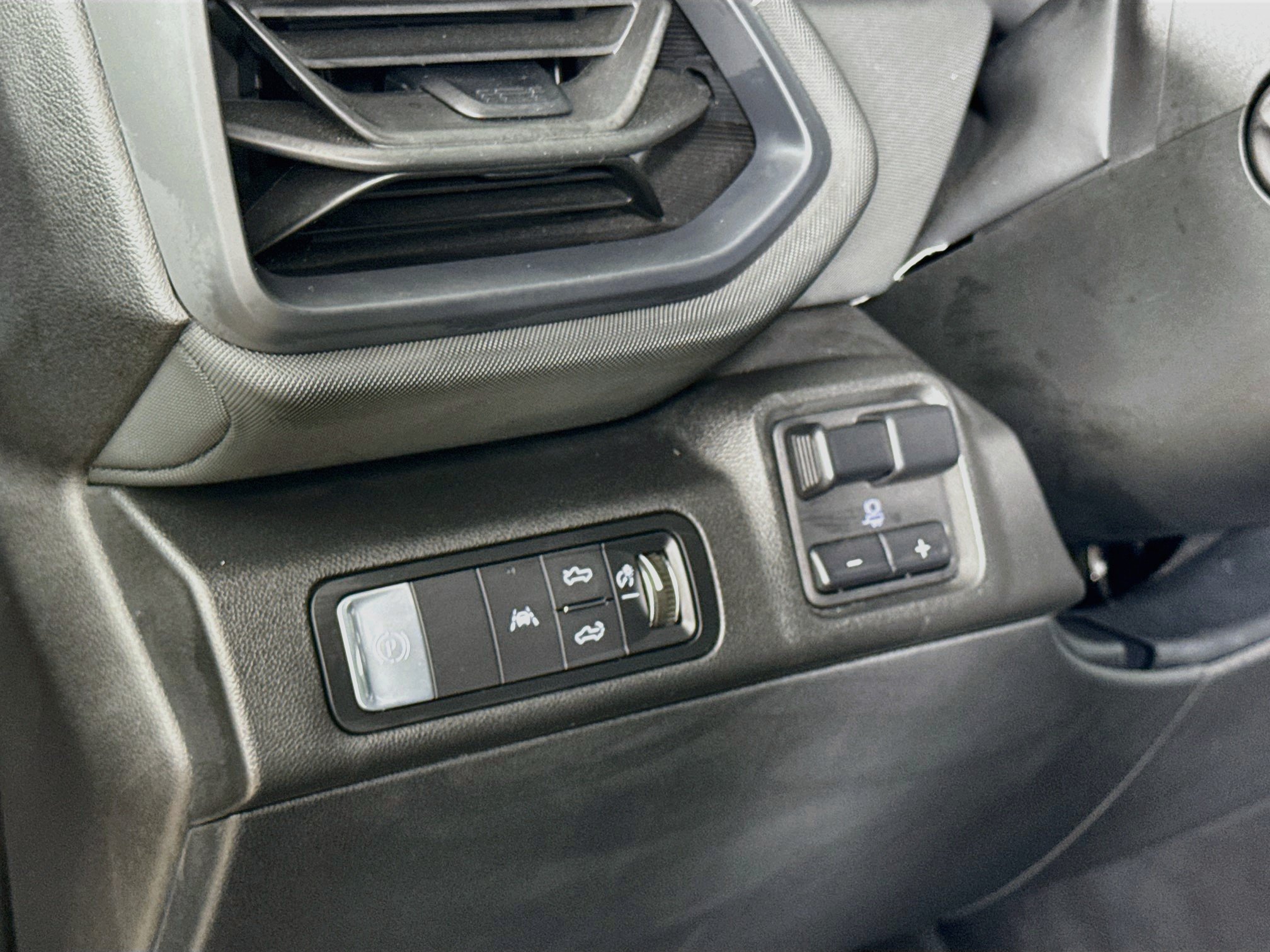 Used 2026 Chevrolet Silverado EV LT AWD/4WD image 12