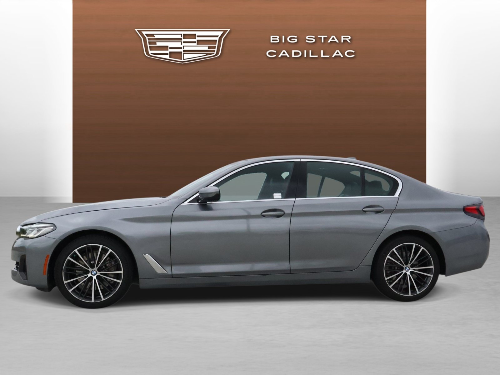 Used 2023 BMW 530i w/ Premium Package RWD image 2