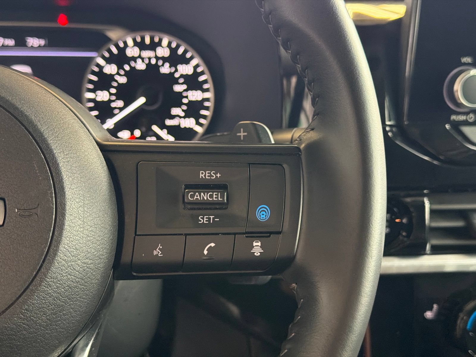 Used 2025 Nissan Pathfinder SV AWD/4WD image 22