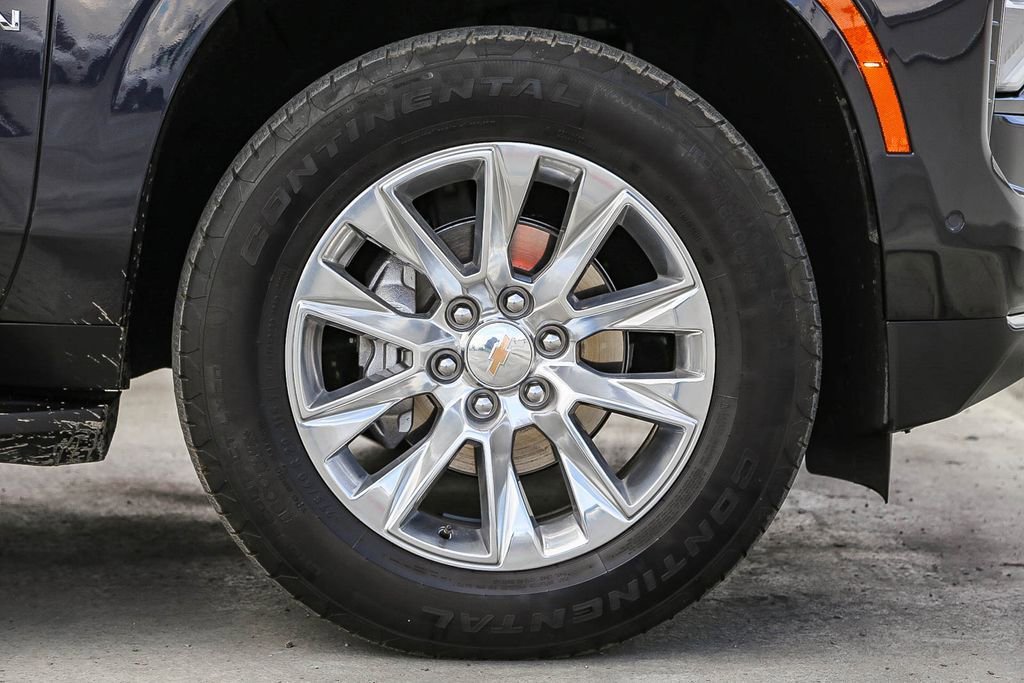 Used 2025 Chevrolet Suburban Premier image 11