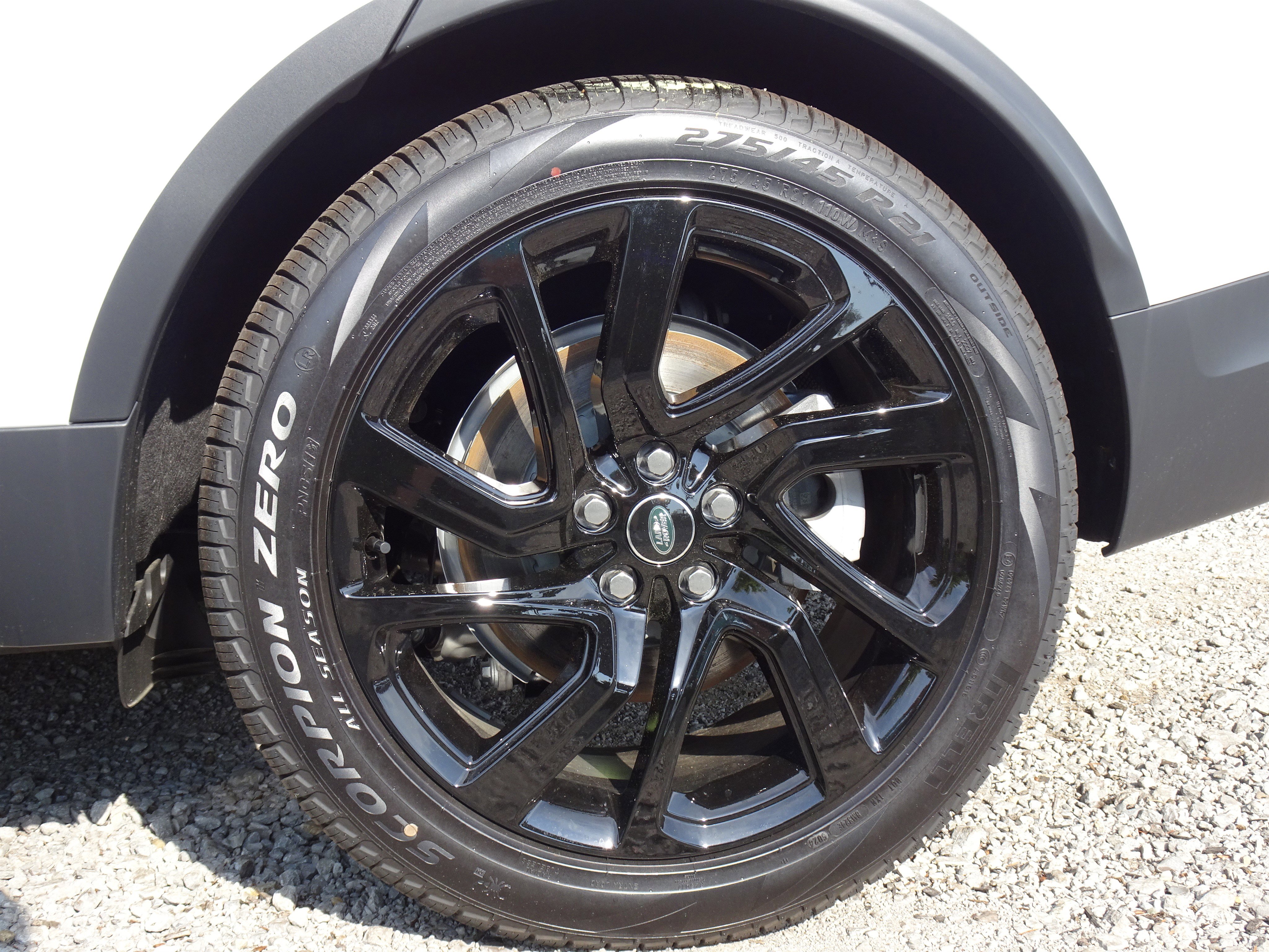 New 2025 Land Rover Discovery S image 16