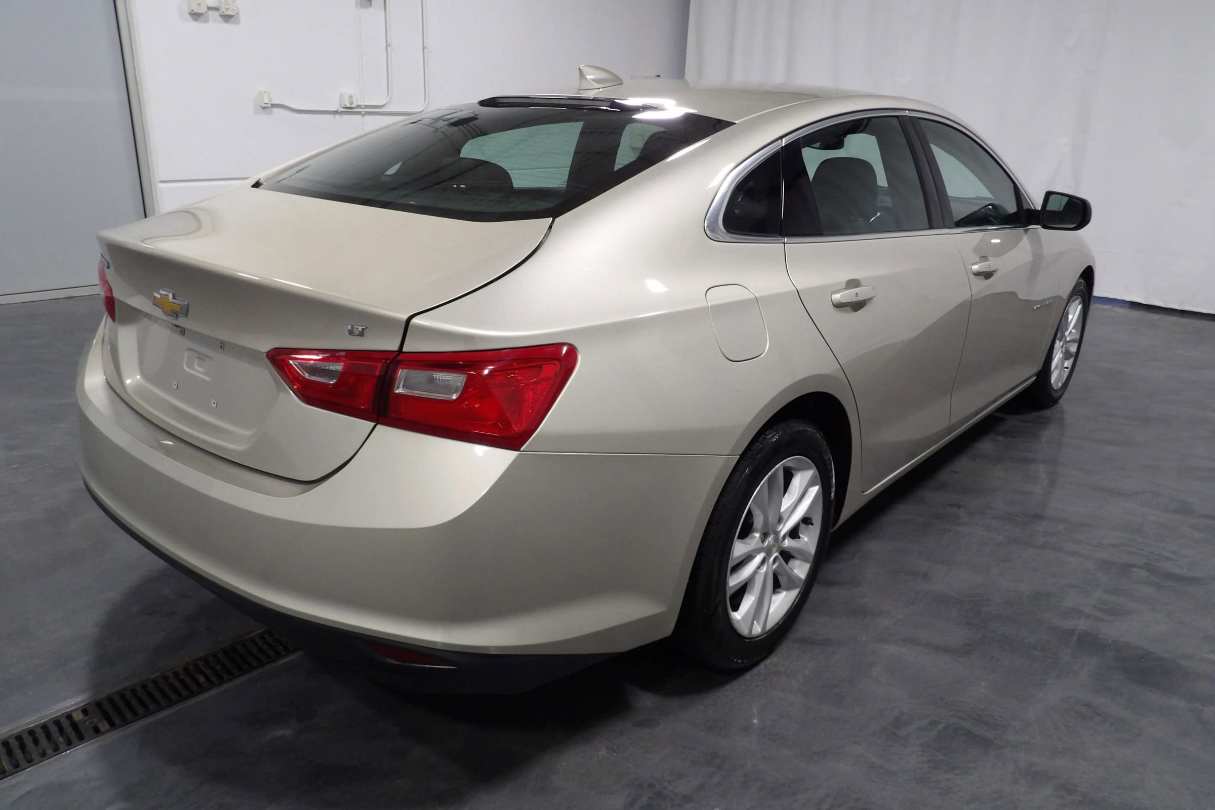 Used 2016 Chevrolet Malibu LT image 4
