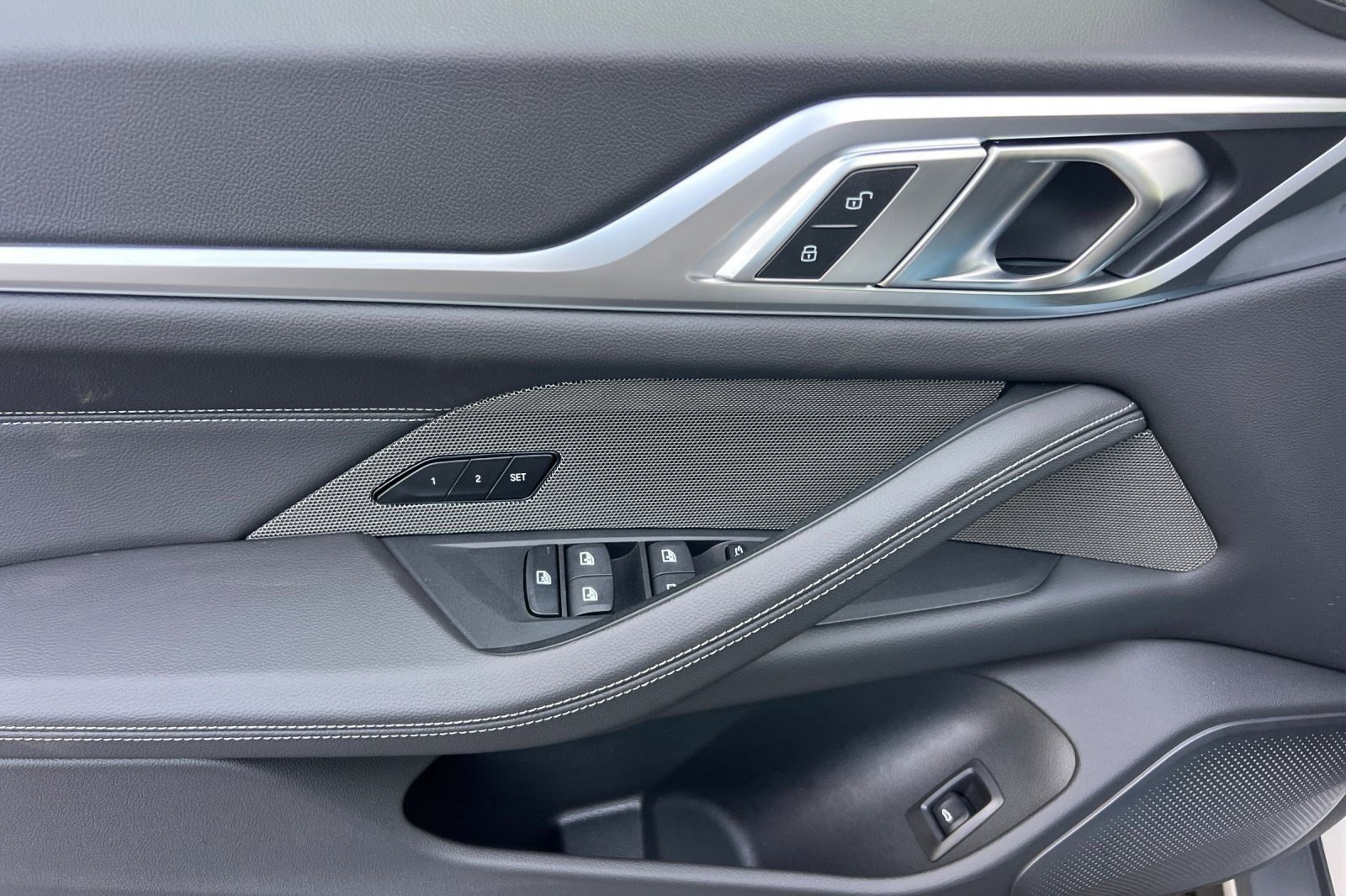 Used 2025 BMW i4 eDrive40 w/ Premium Package image 13