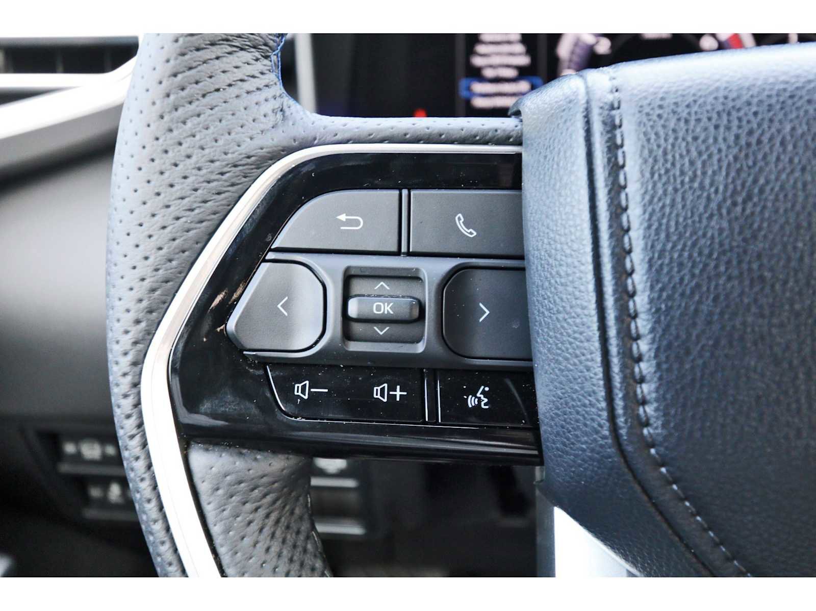 Used 2025 Toyota Sequoia Platinum image 14