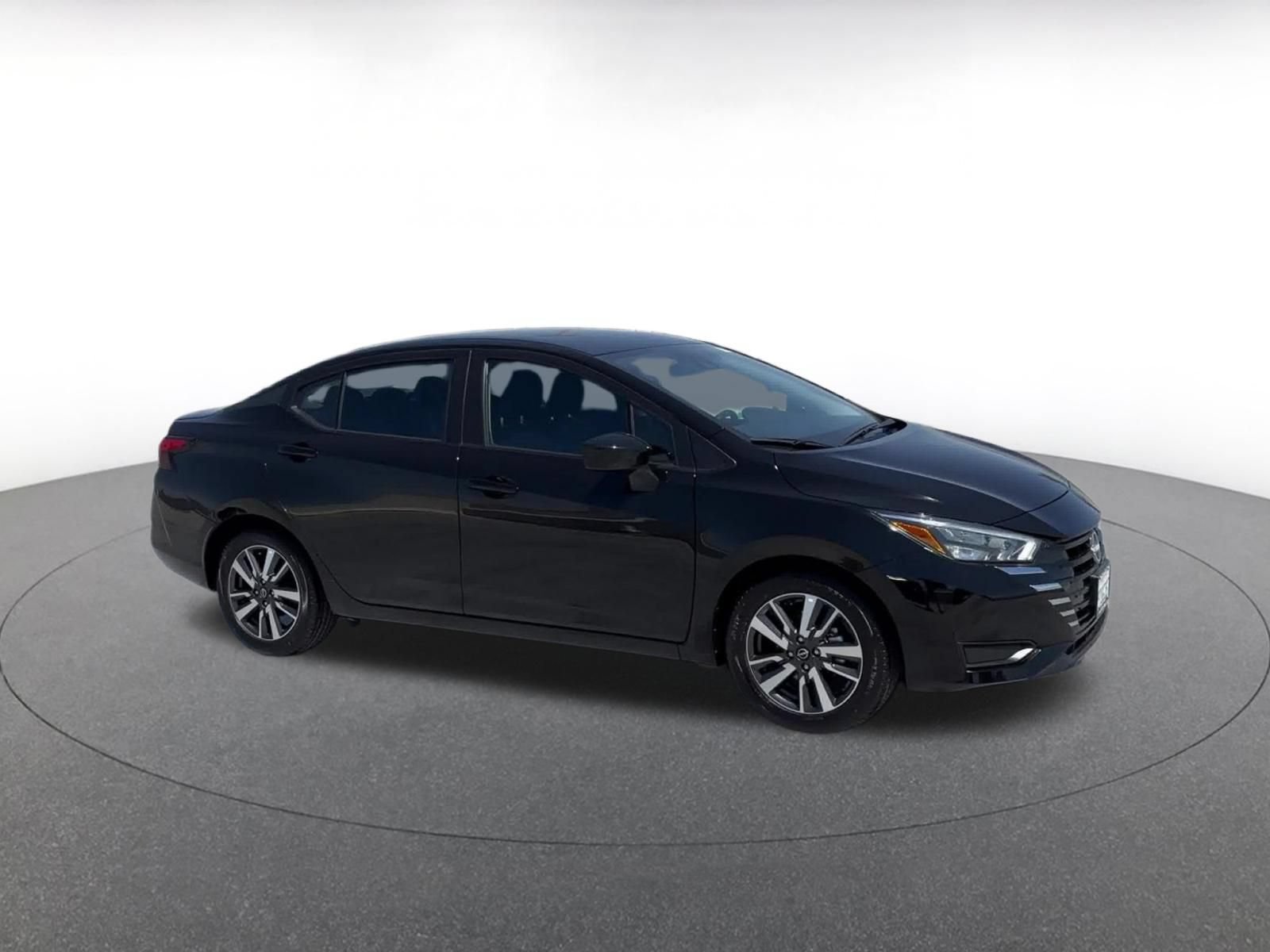 Used 2025 Nissan Versa SV FWD video 2