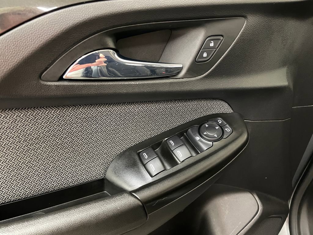 Used 2021 Chevrolet TrailBlazer LS FWD image 19