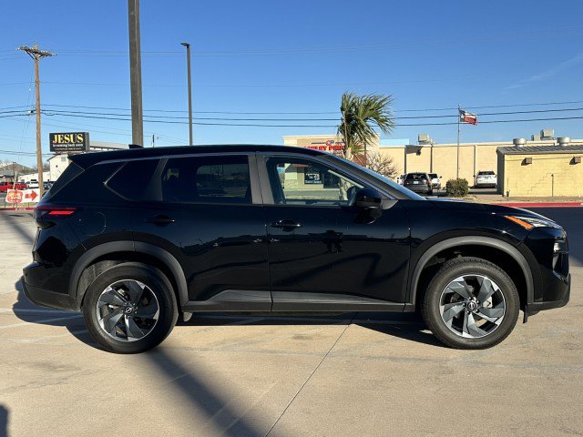 Used 2024 Nissan Rogue SV image 7