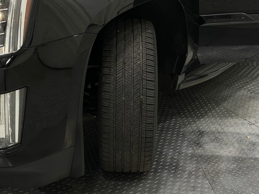 Used 2016 Cadillac Escalade Luxury image 38