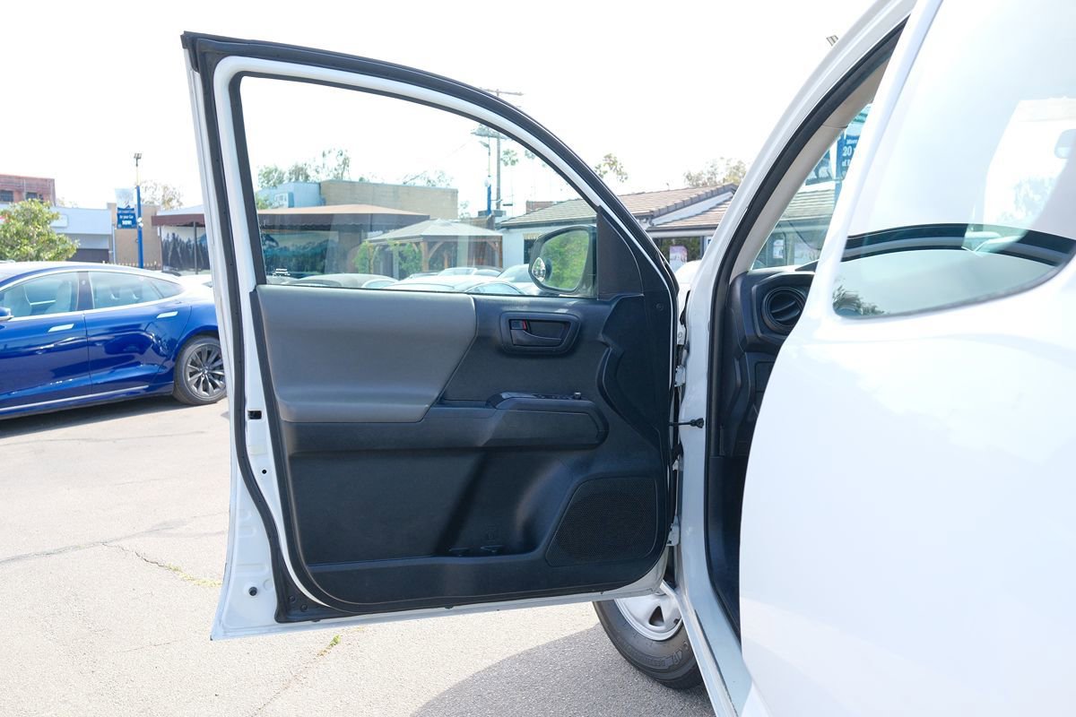 Used 2017 Toyota Tacoma SR RWD image 11
