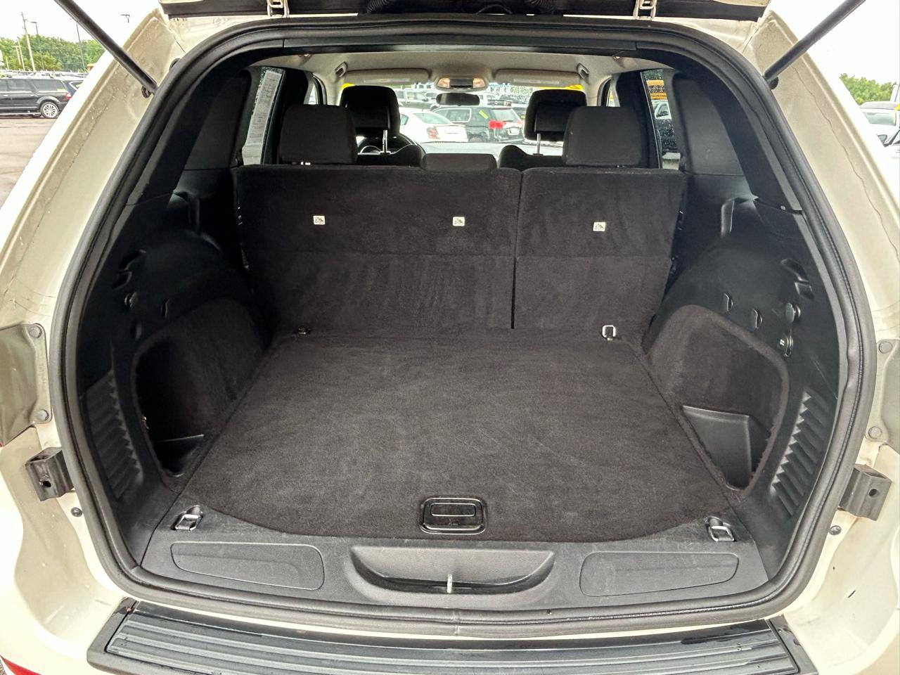 Used 2011 Jeep Grand Cherokee Laredo AWD/4WD image 17