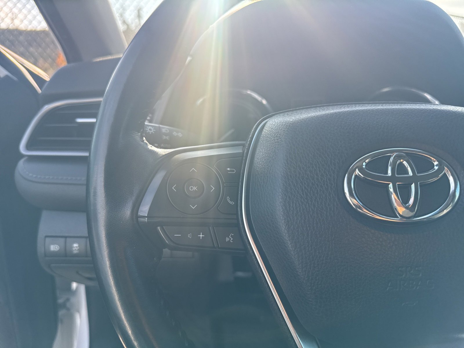 Used 2020 Toyota Camry SE image 10