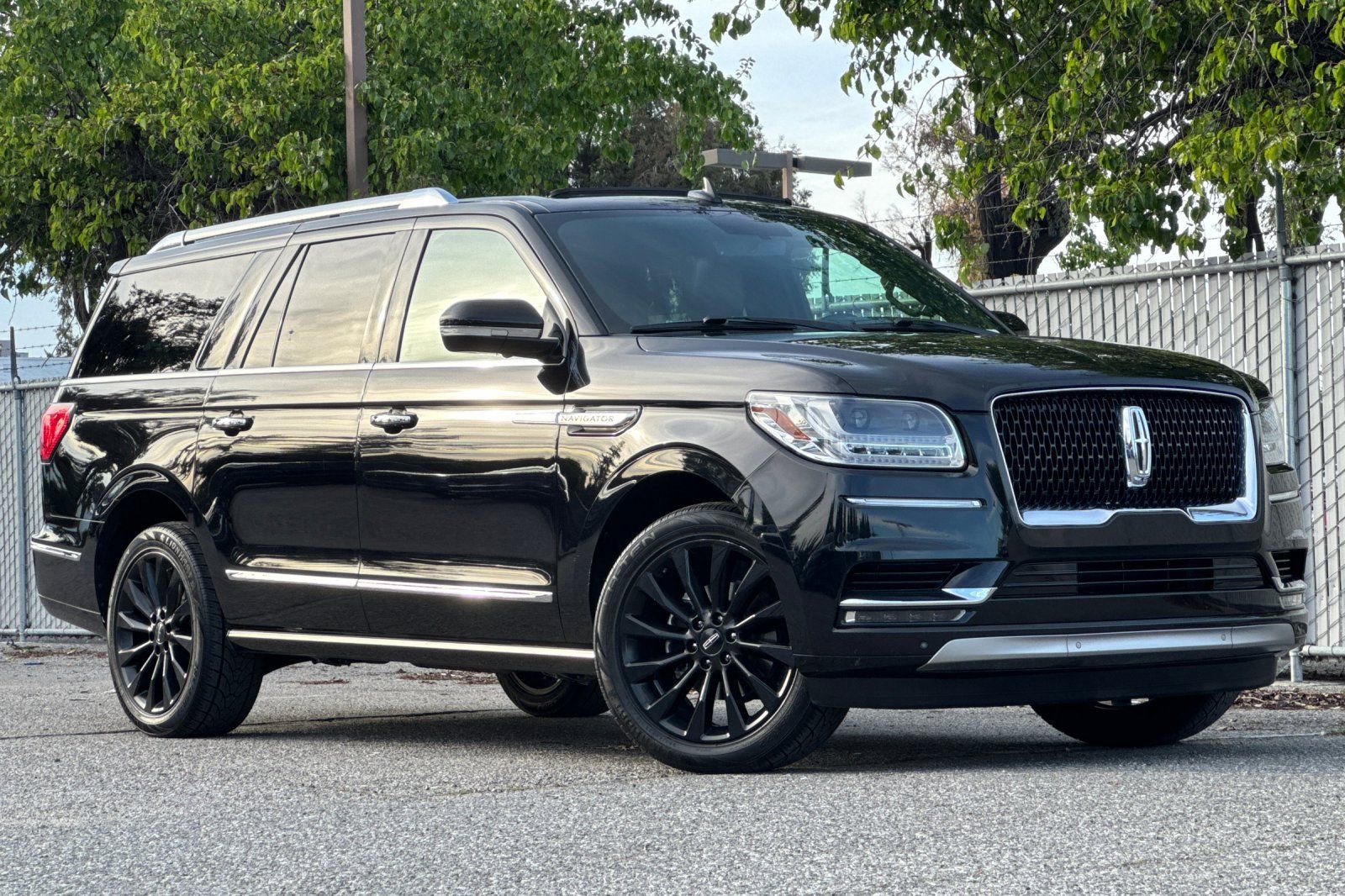 Used 2019 Lincoln Navigator L Select image 2