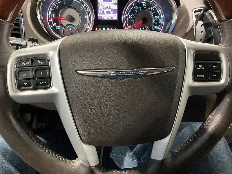 Used 2014 Chrysler Town & Country Limited w/ Luxury Group image 23