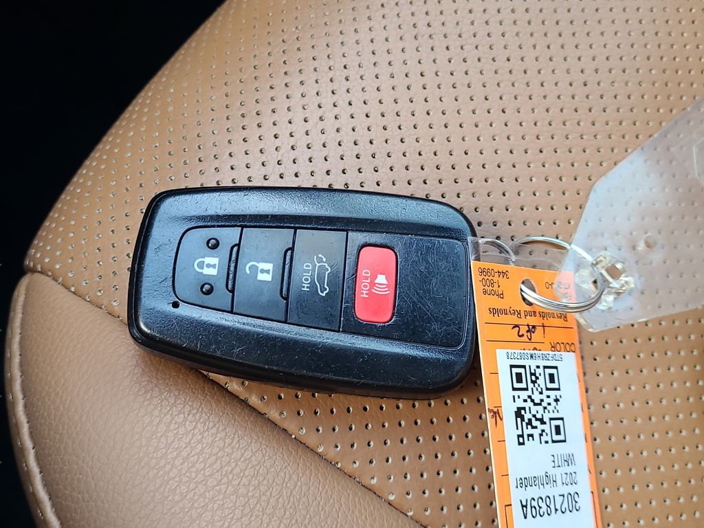 Used 2021 Toyota Highlander Platinum image 25