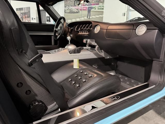 Used 2006 Ford GT RWD image 11