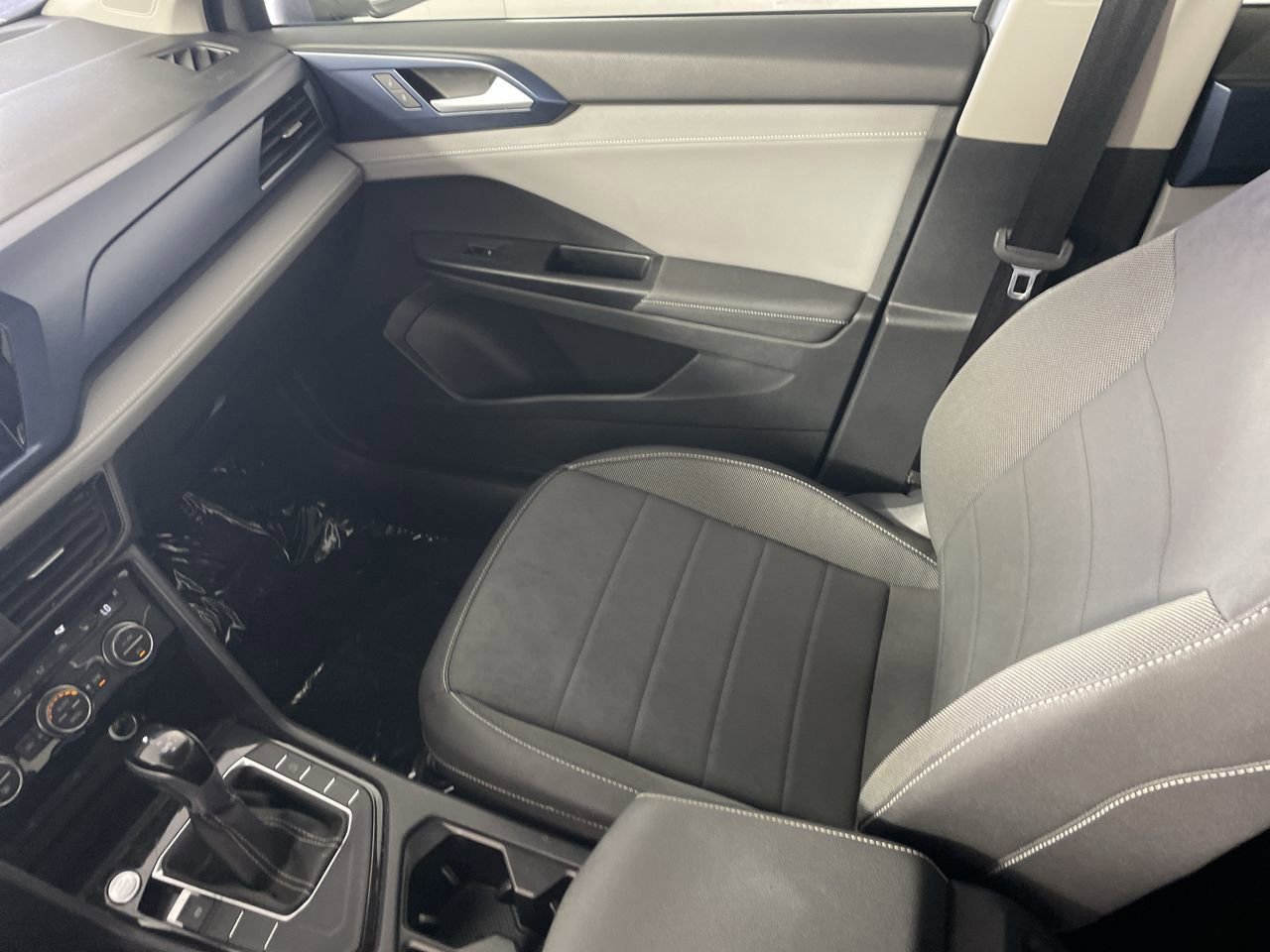 Used 2024 Volkswagen Taos SE FWD image 22