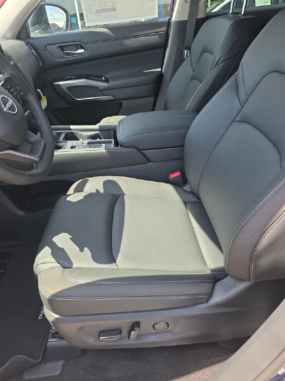 New 2026 Nissan Pathfinder SL FWD image 8