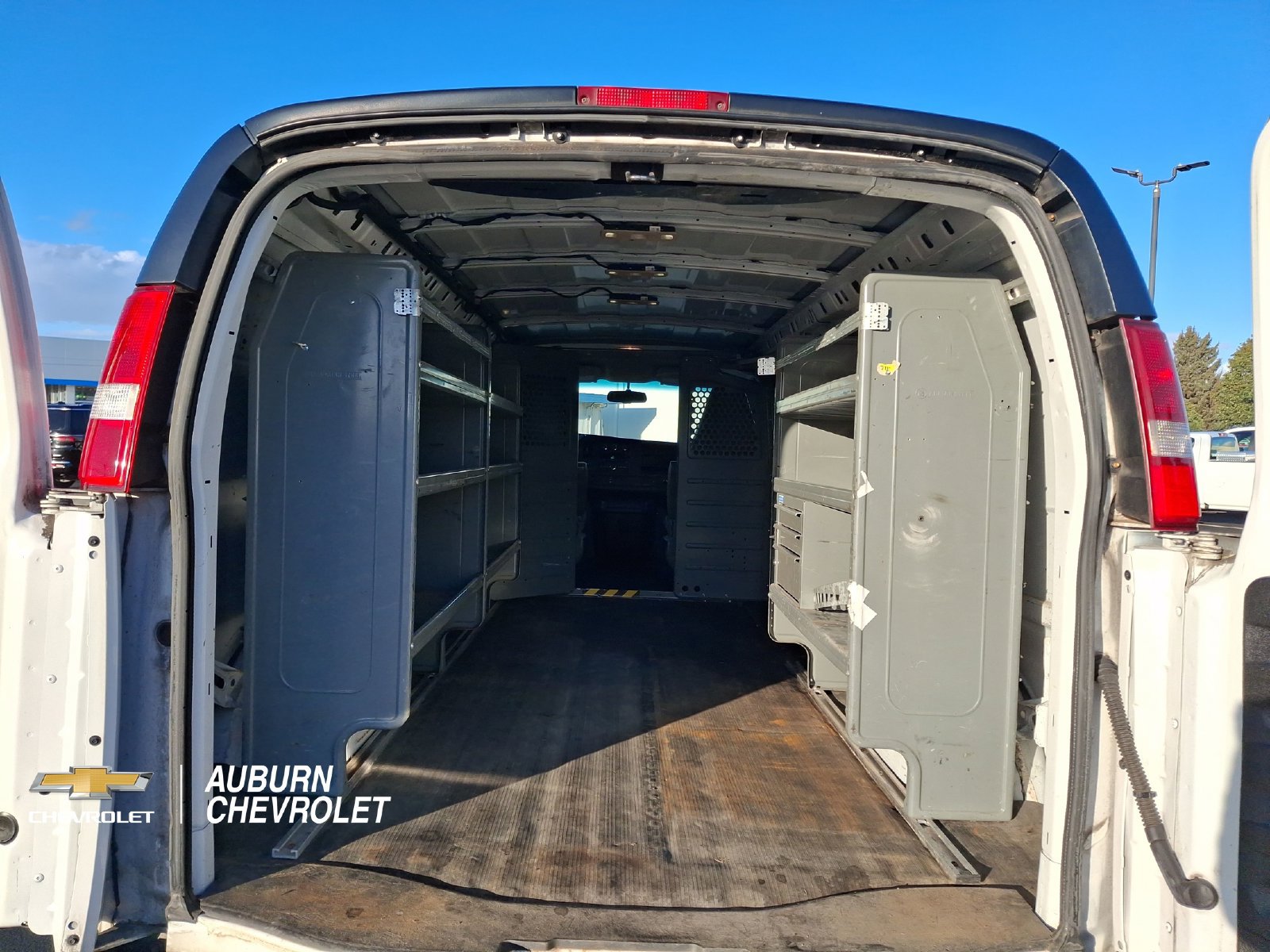 Used 2017 Chevrolet Express 2500 Extended RWD image 17