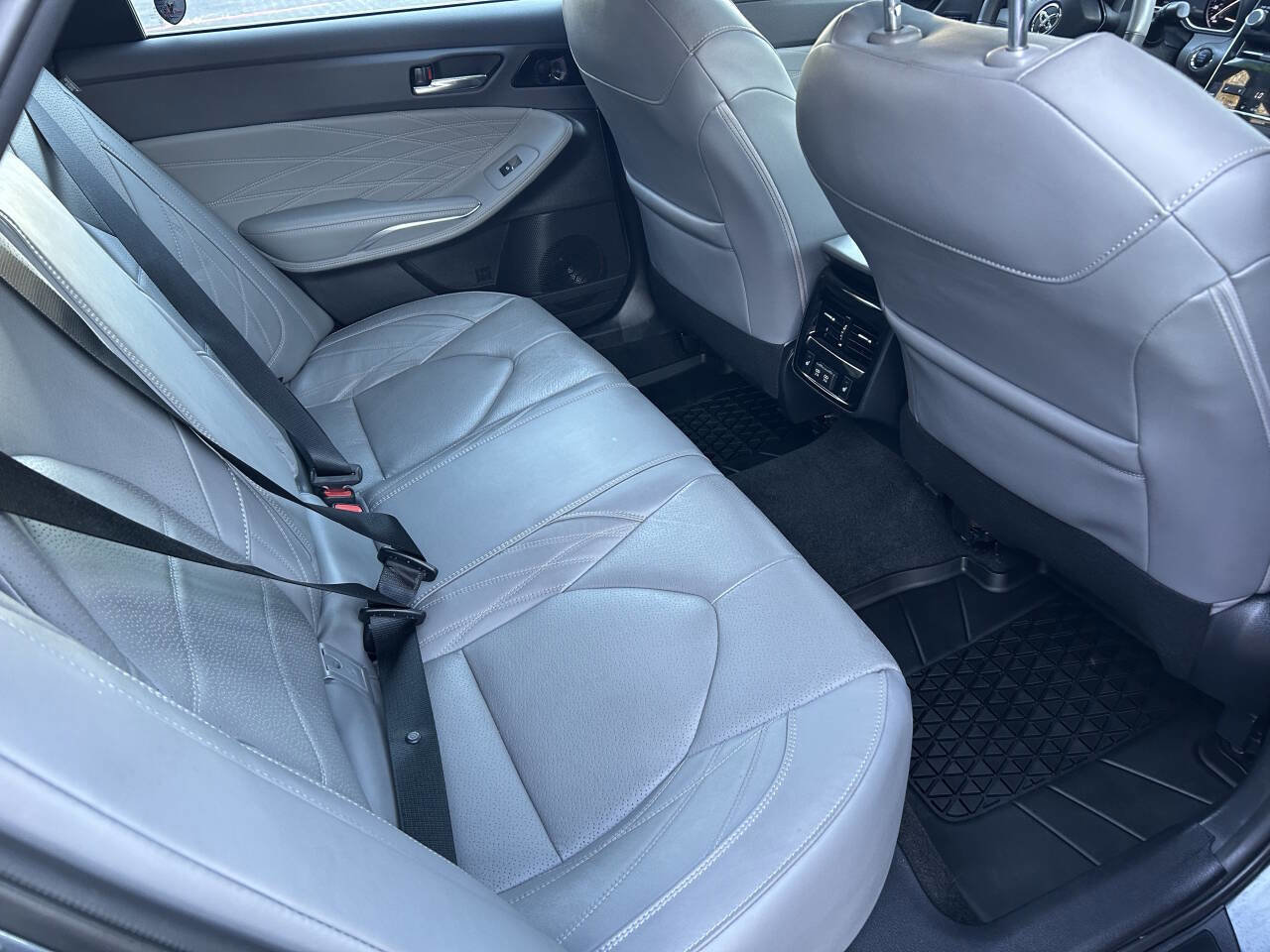 Used 2020 Toyota Avalon Limited image 22