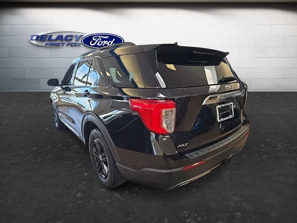 Used 2020 Ford Explorer XLT w/ Equipment Group 202A AWD/4WD image 4