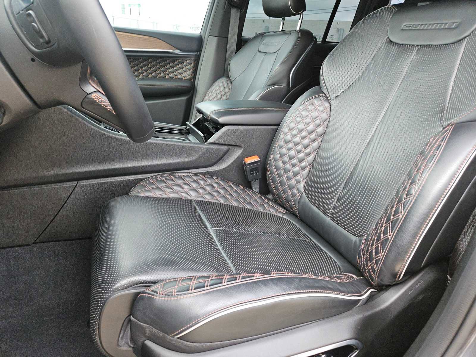 Used 2022 Jeep Grand Cherokee Summit w/ Luxury Tech Group V image 14