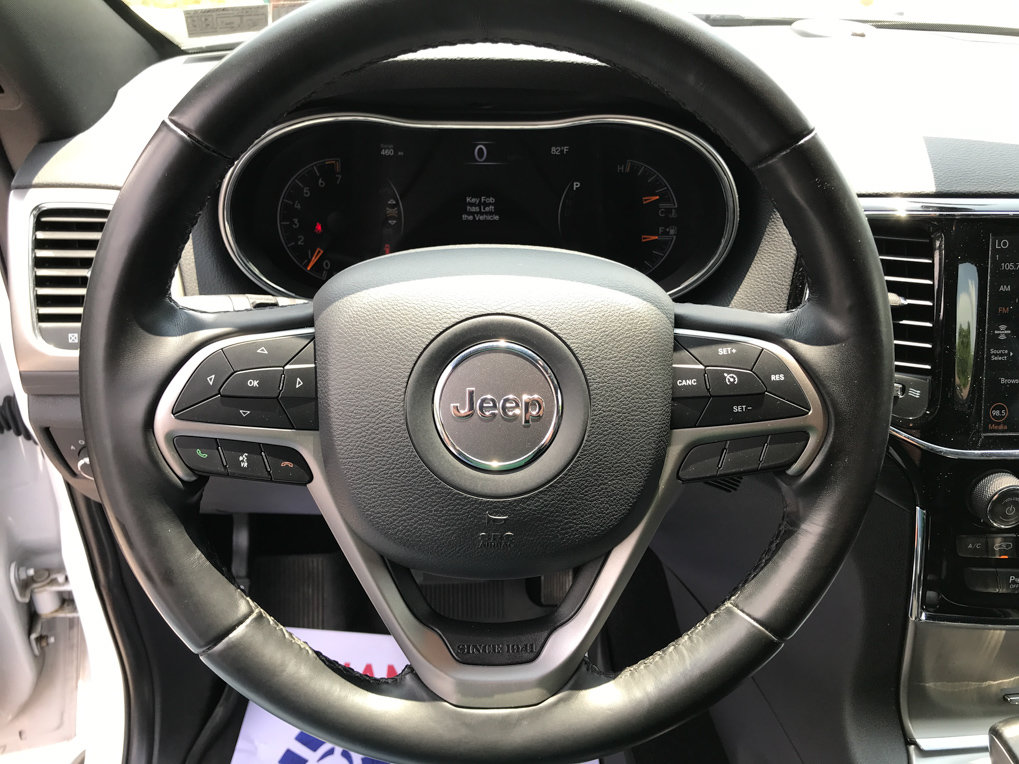 Used 2020 Jeep Grand Cherokee Laredo w/ Laredo X Package AWD/4WD image 15