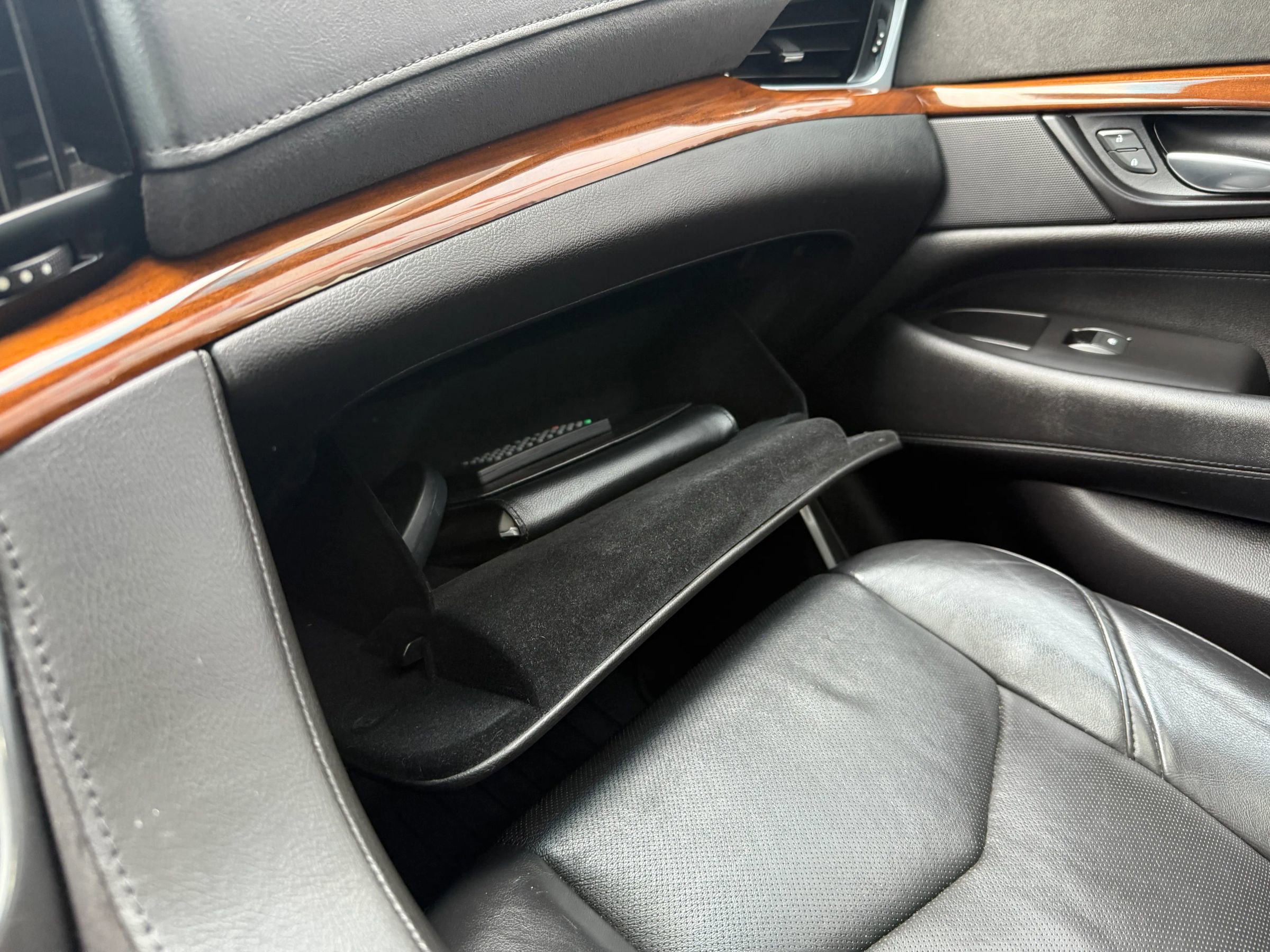 Used 2020 Cadillac Escalade ESV Luxury image 38