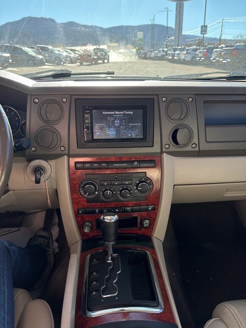 Used 2006 Jeep Commander Limited image 2