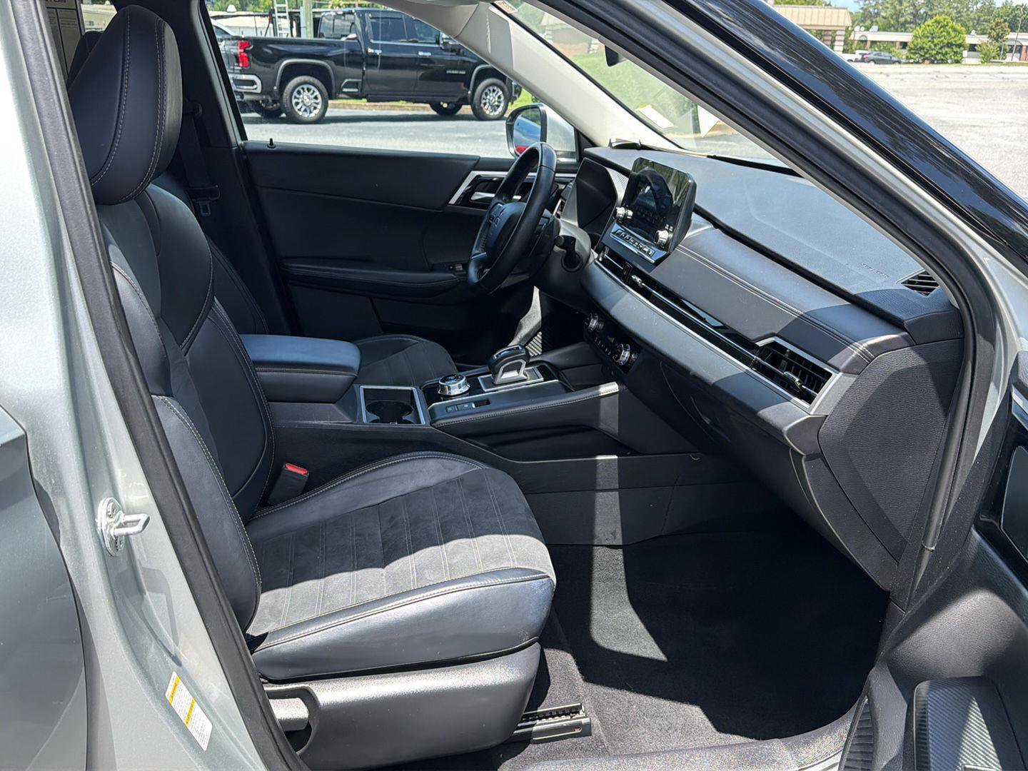 Used 2024 Mitsubishi Outlander SE FWD image 13