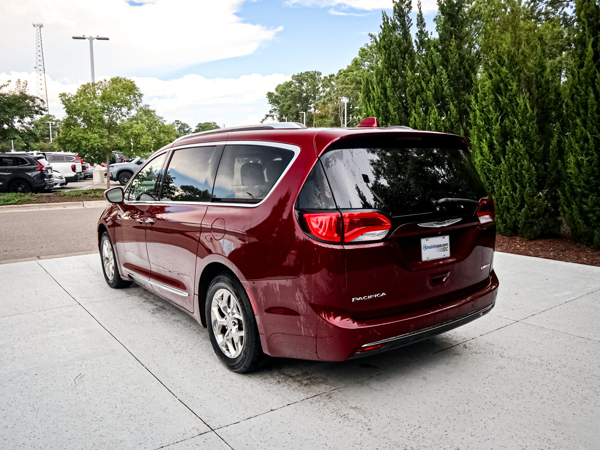 Used 2017 Chrysler Pacifica Limited FWD image 9