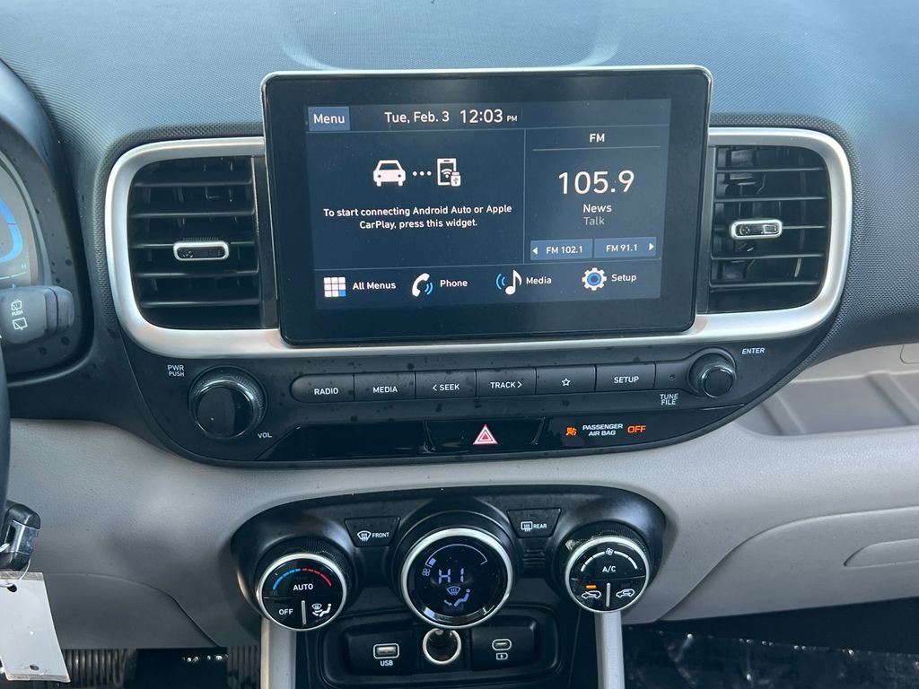 Used 2023 Hyundai Venue SEL image 18