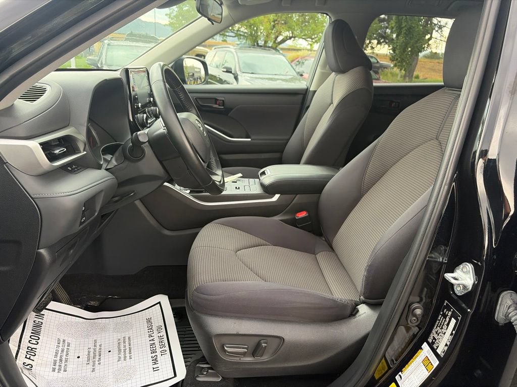 Used 2022 Toyota Highlander LE AWD/4WD image 27
