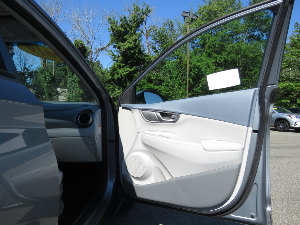 Used 2019 Hyundai Kona Limited w/ Cargo Package FWD image 12