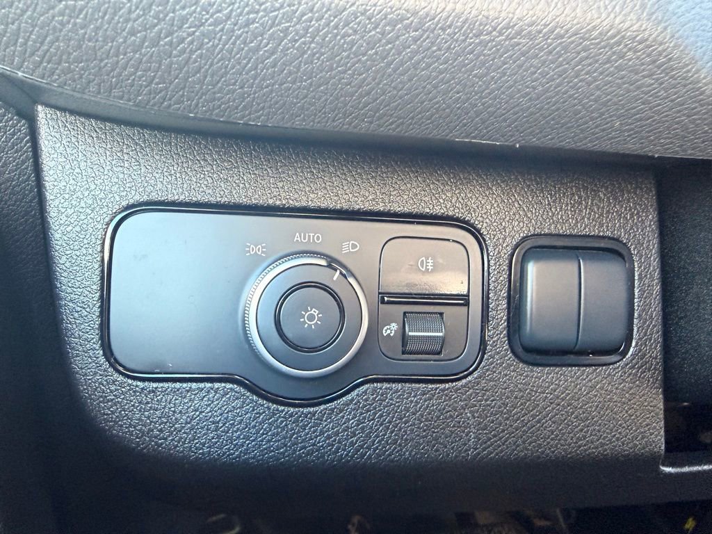 Used 2025 Mercedes-Benz Sprinter 2500 image 25