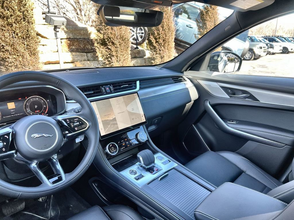 Used 2025 Jaguar F-PACE R-Dynamic S AWD/4WD image 13