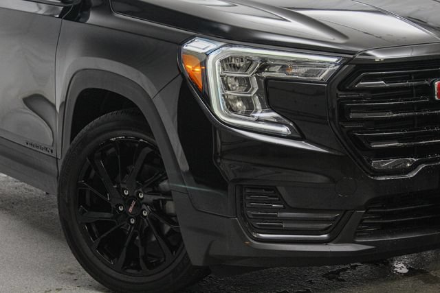 Used 2023 GMC Terrain SLE w/ Elevation Edition FWD image 3