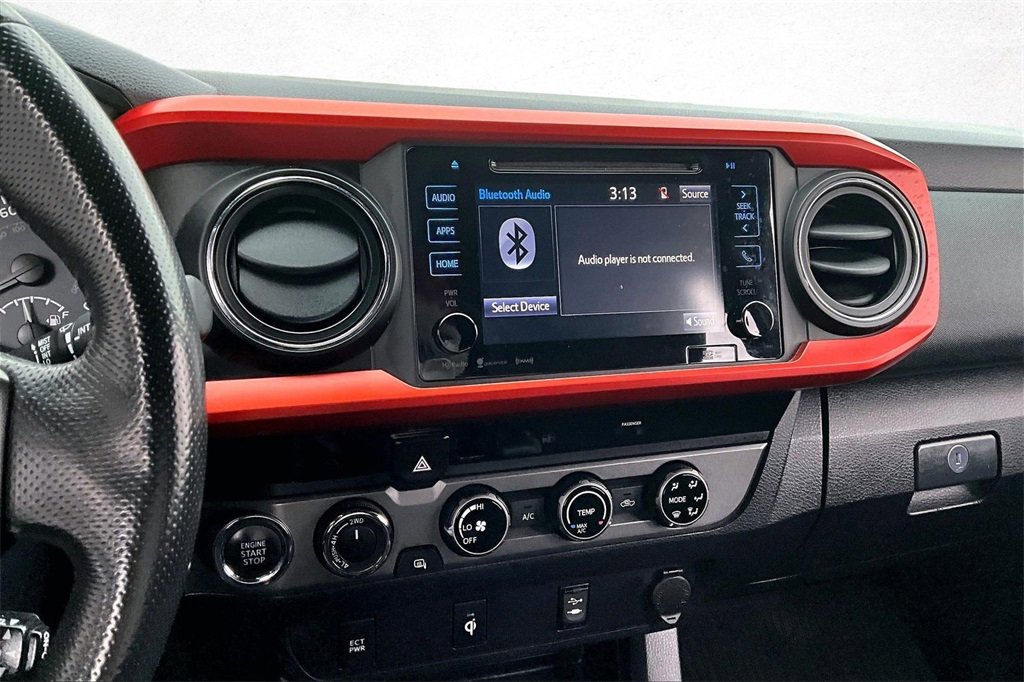 Used 2017 Toyota Tacoma TRD Off-Road image 10