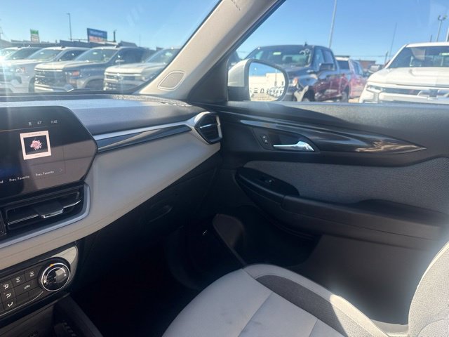Used 2025 Chevrolet TrailBlazer LT FWD image 30