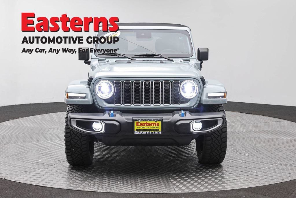 Used 2024 Jeep Wrangler Unlimited Sahara w/ Technology Group AWD/4WD image 4
