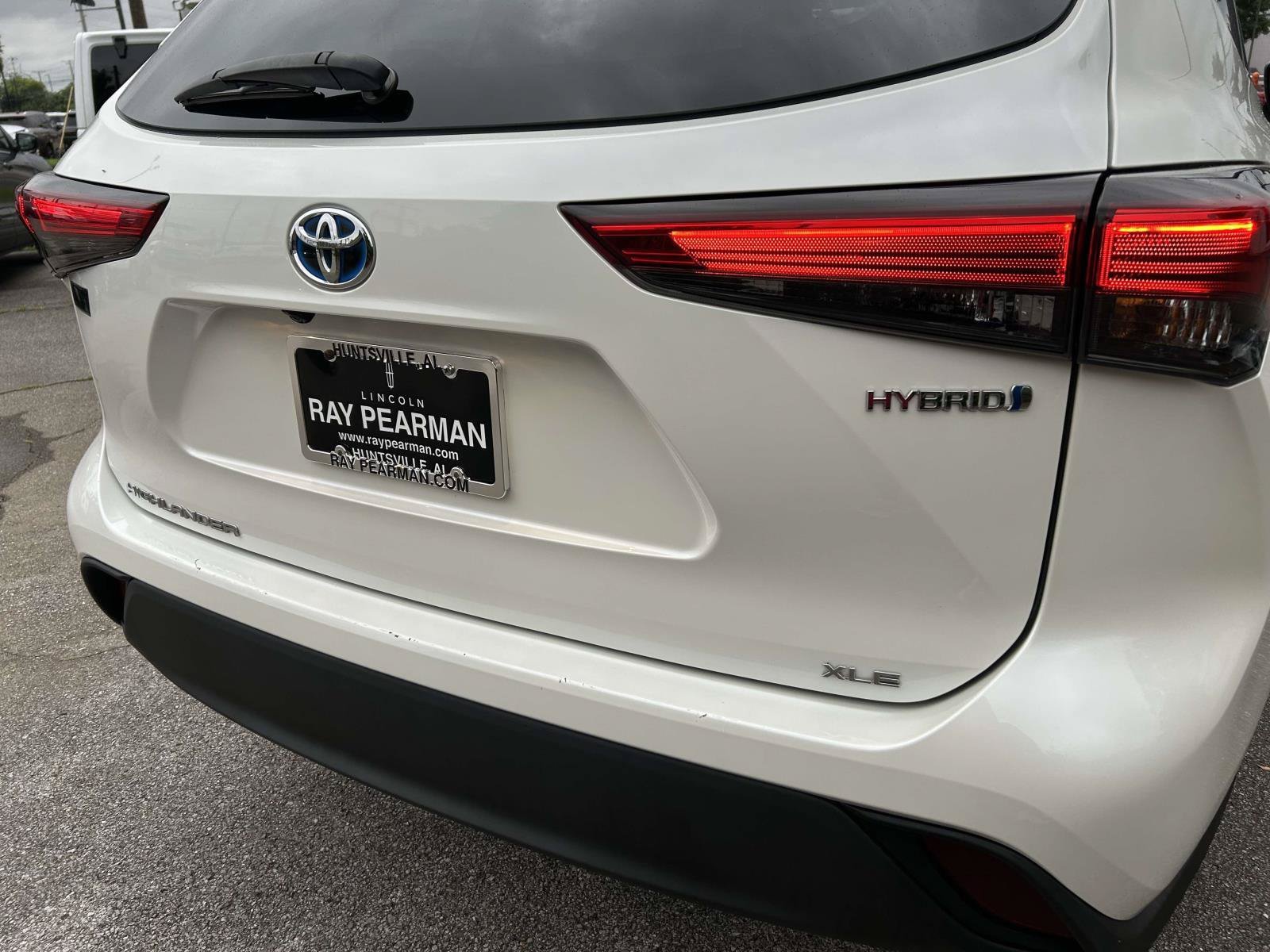 Used 2020 Toyota Highlander XLE FWD image 4