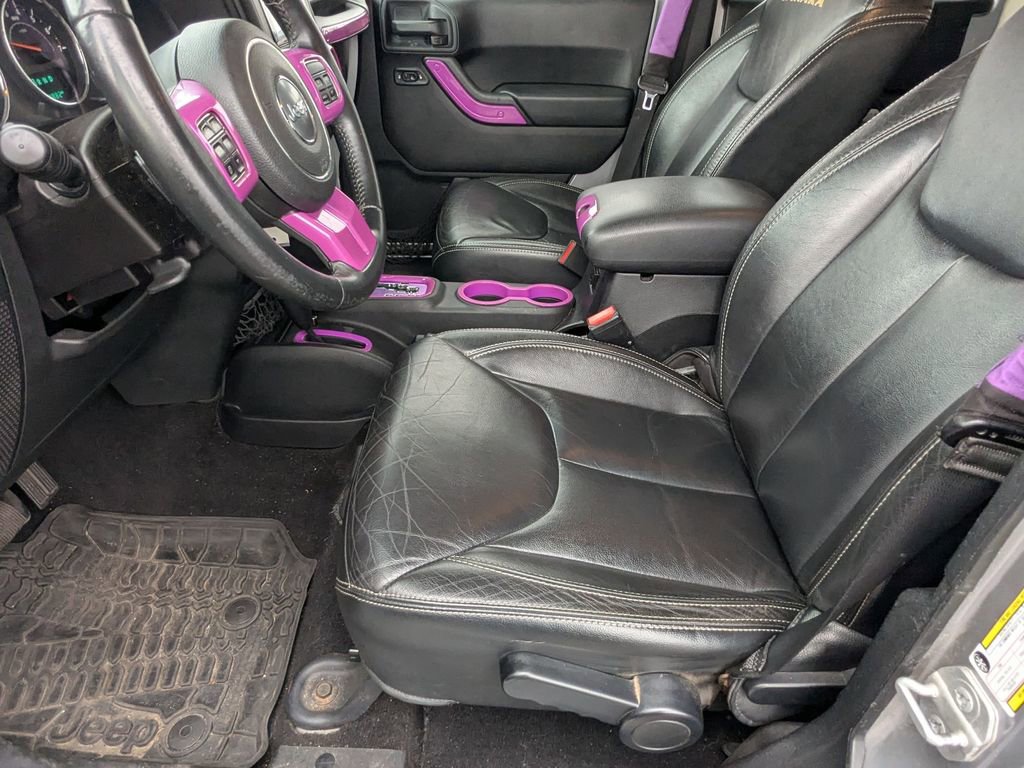 Used 2015 Jeep Wrangler Unlimited Sahara w/ Connectivity Group image 14