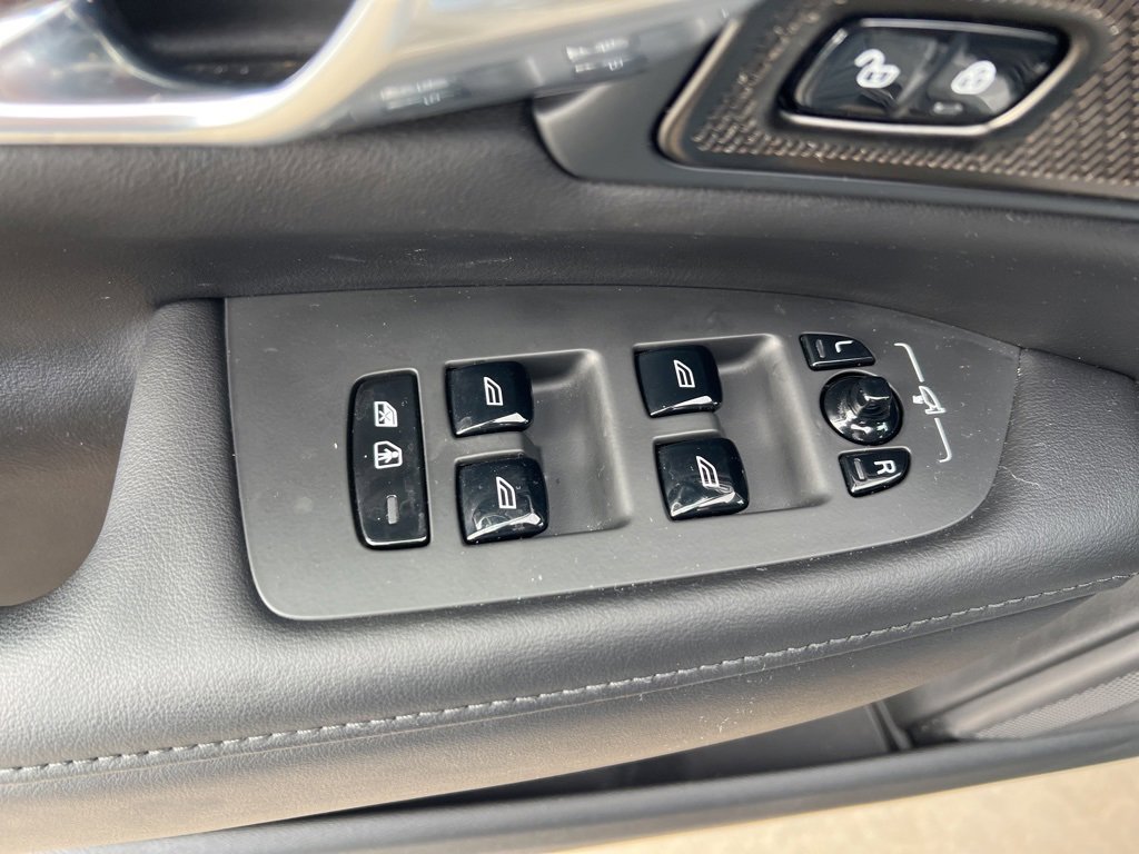 Certified 2025 Volvo V90 B6 Cross Country Plus image 12