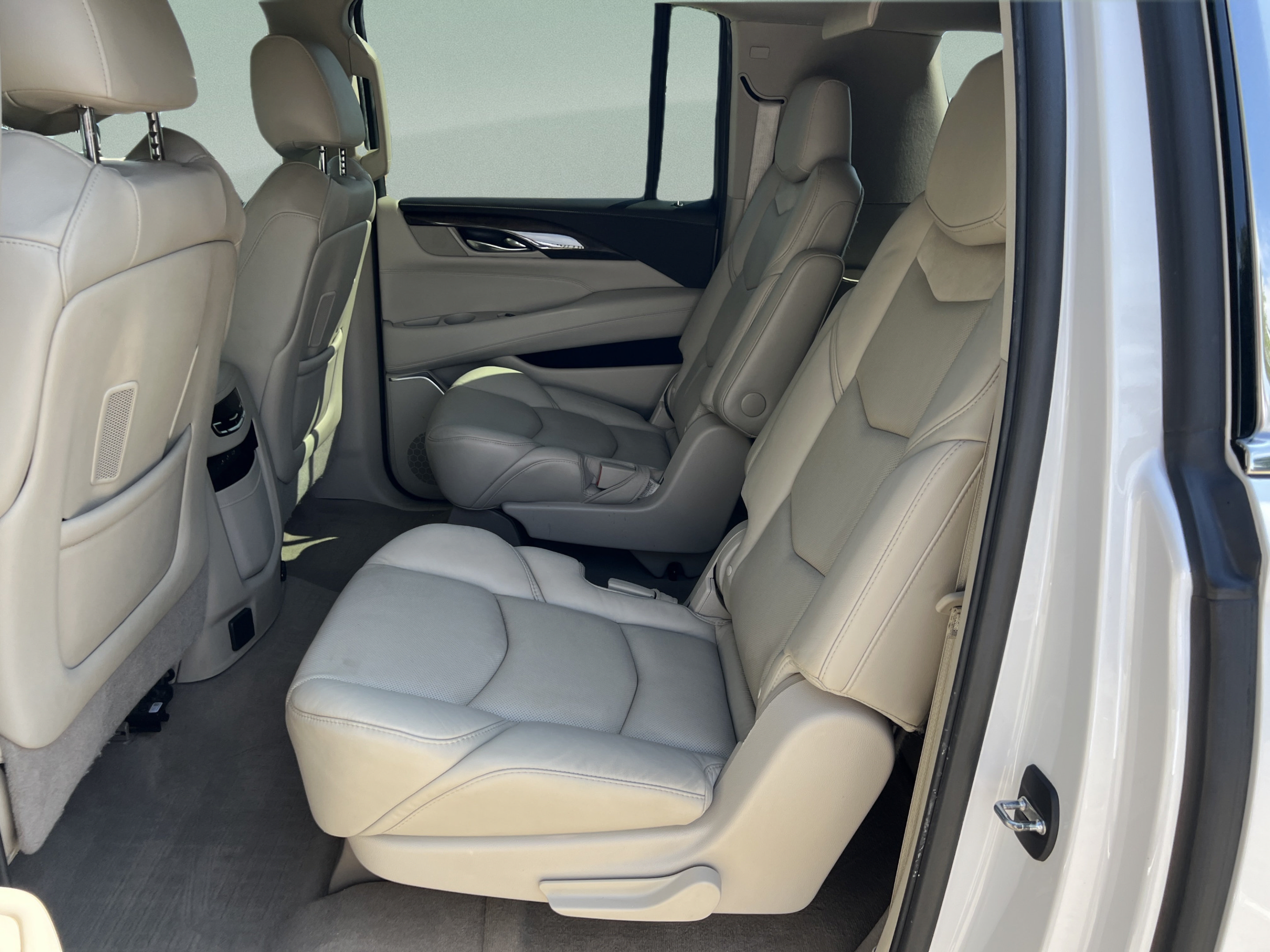 Used 2019 Cadillac Escalade ESV Luxury AWD/4WD image 24