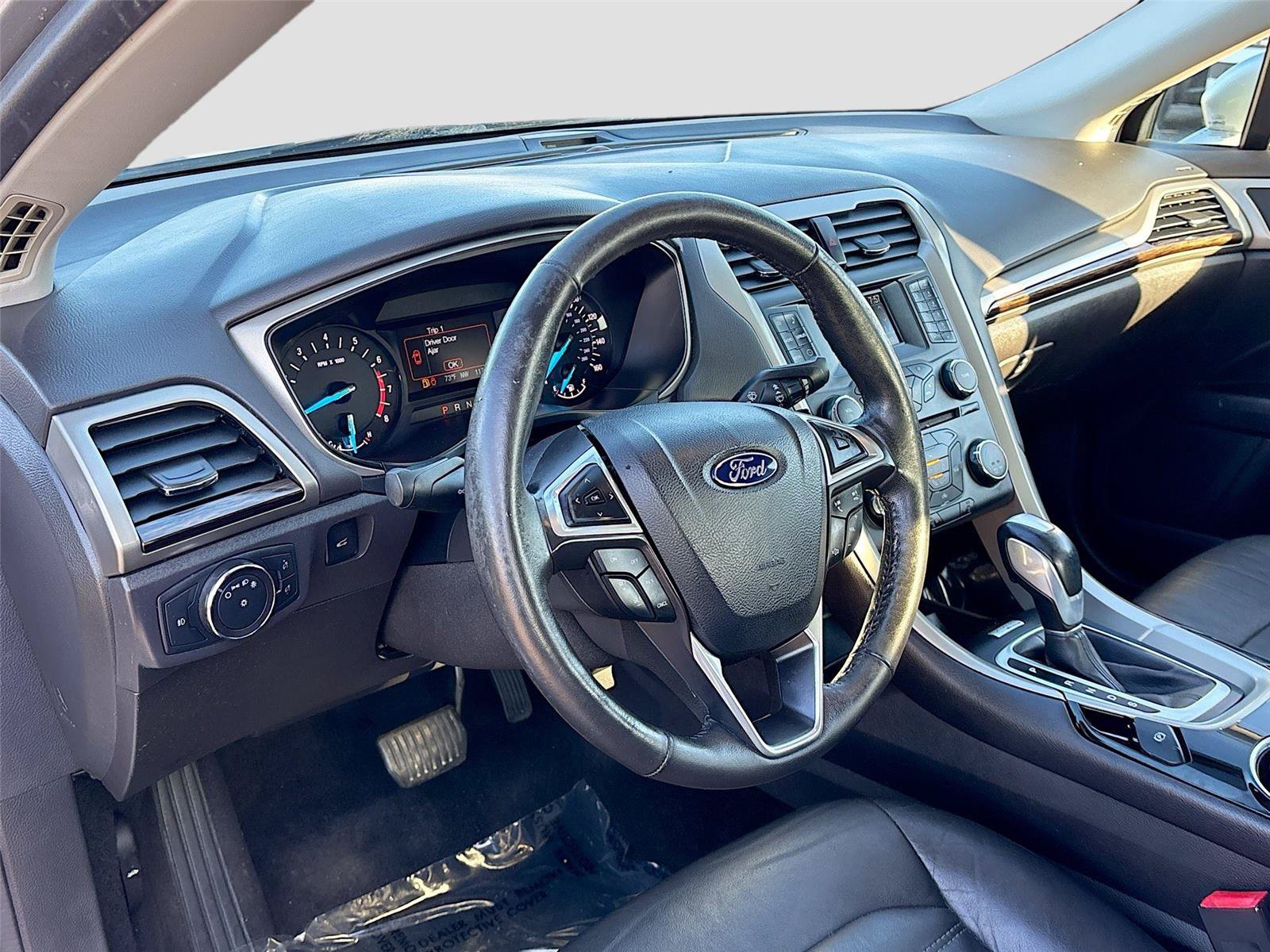 Used 2014 Ford Fusion SE w/ Equipment Group 202A FWD image 9