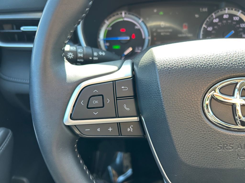 Used 2022 Toyota Highlander XLE AWD/4WD image 18